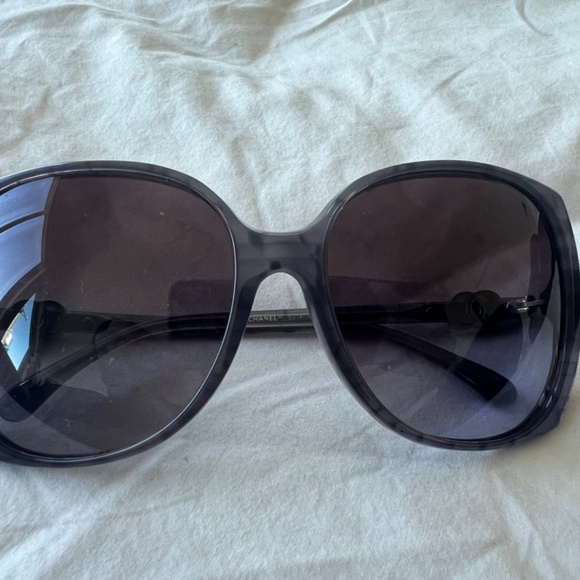 Chanel Interlocking CC Logo  Sunglasses - Picture 3 of 3